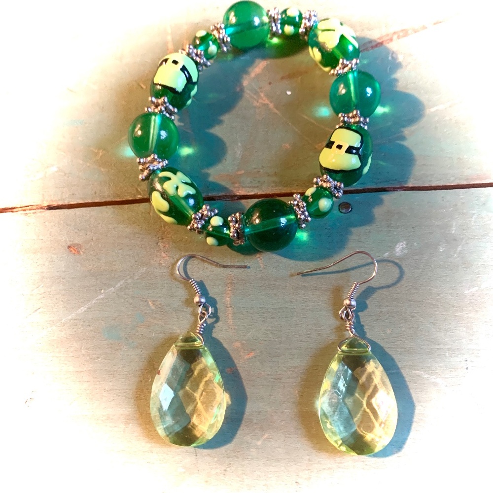 Green Leprechaun & Clover Glass Bead Bracelet & Dangle Earrings